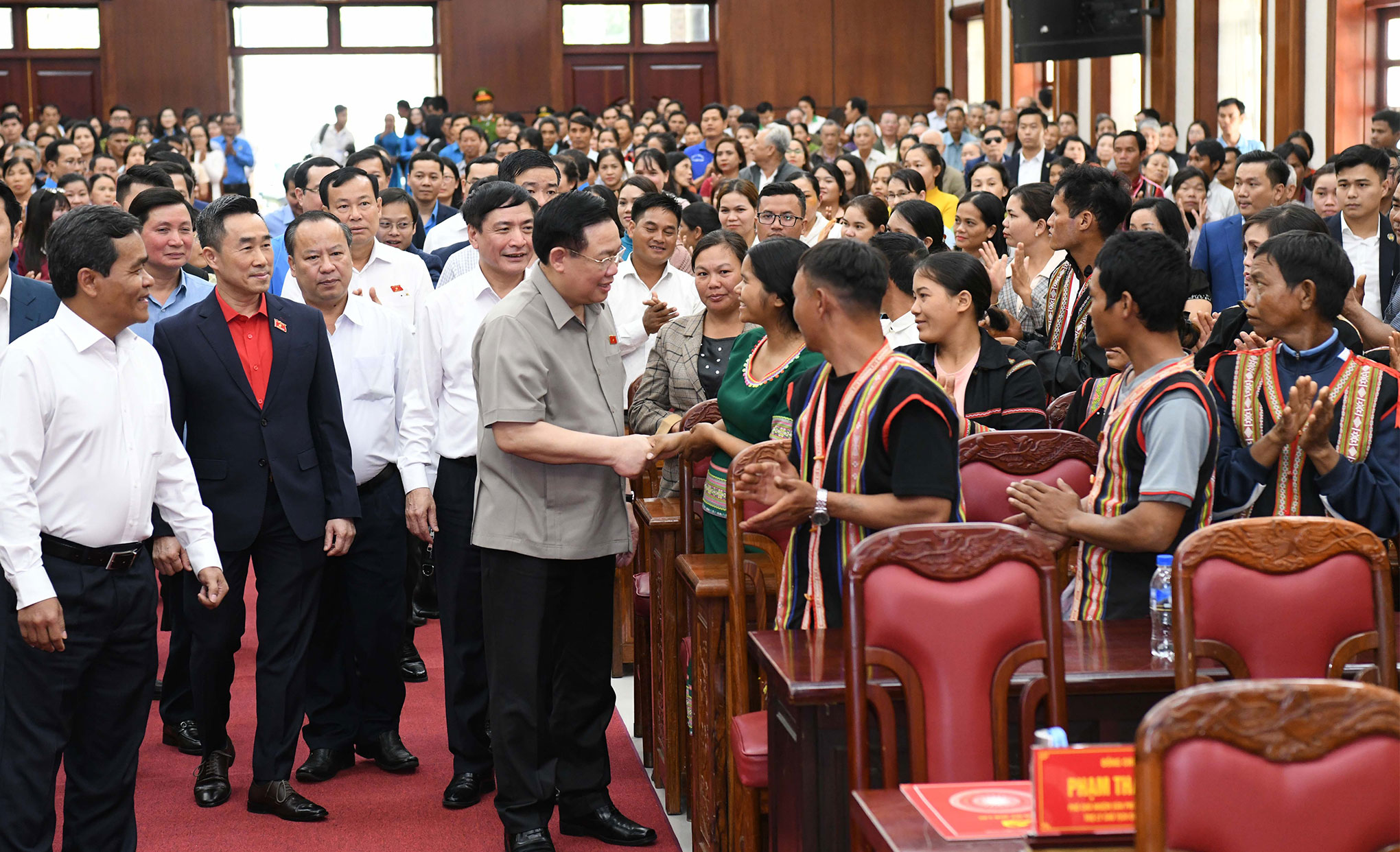 Chủ tịch Quốc hội Vương Đình Huệ thăm, chúc tết tại Gia Lai. Ảnh: Lâm Hiển