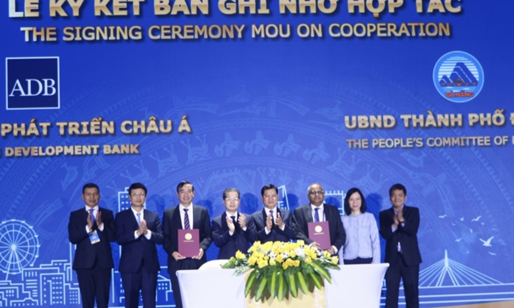 Lãnh đạo TP Đà Nẵng và các doanh nghiêp, tổ chức quốc tế ký kêt biên bản ghi nhớ hợp tác trên nhiều lĩnh vực kinh tế...