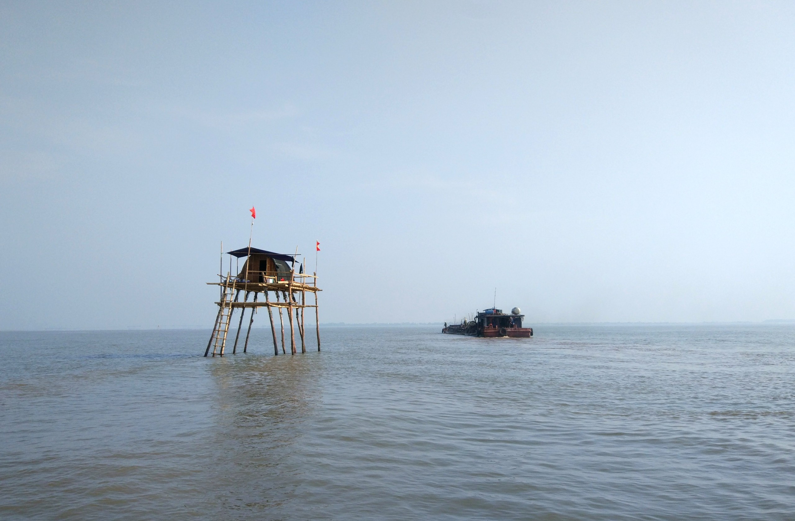 Khu vực Đèn Nơm nằm ở phía nam Đình Vũ (Hải Phòng) nơi Hải Phòng thực hiện đấu giá quyền khai thác khoáng sản