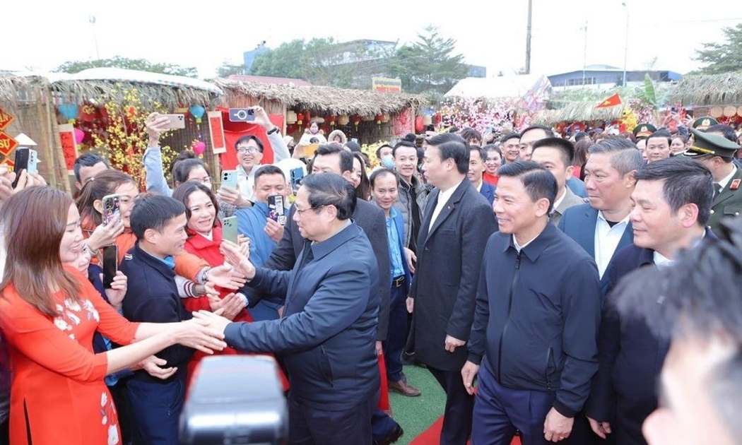 Thủ tướng Chính phủ Phạm Minh Chính thăm, chúc Tết cán bộ, công nhân tại Khu công nghiệp Hoàng Long.
