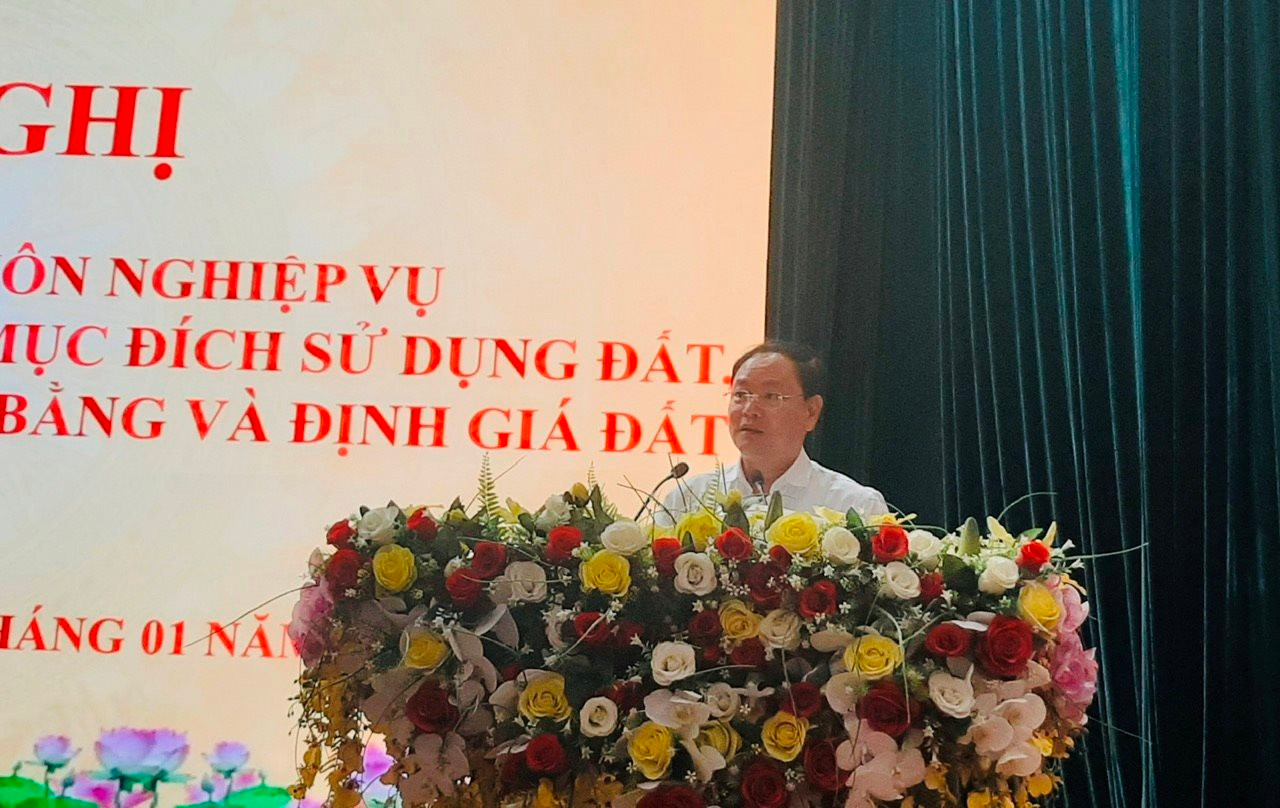 Thứ trưởng L&ecirc; Minh Ng&acirc;n: tinh thần lớn nhất của luật ch&iacute;nh l&agrave; vấn đề đẩy mạnh ph&acirc;n cấp, ph&acirc;n quyền, cải c&aacute;ch thủ tục h&agrave;nh ch&iacute;nh trong nhiều thủ tục đất đai.