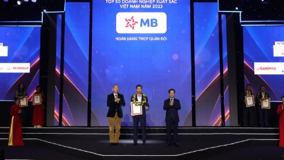 MB Bank among Top 13 Outstanding Enterprises in Vietnam in 2023