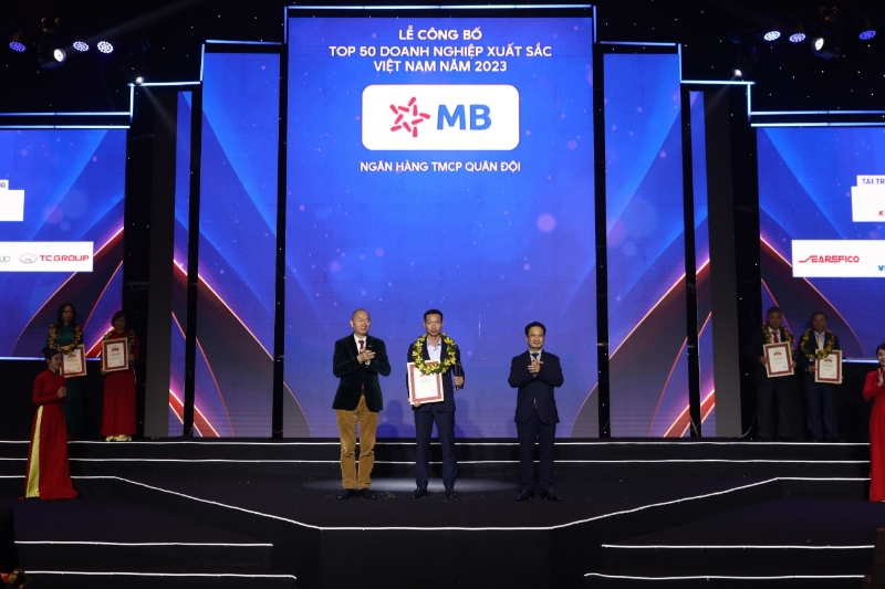 MB Bank among Top 13 Outstanding Enterprises in Vietnam in 2023