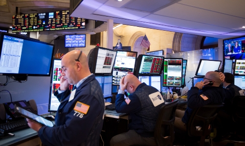 Chứng khoán Mỹ giằng co trong lúc chờ tin Fed, giá dầu bật tăng nhờ dự báo mới của IMF