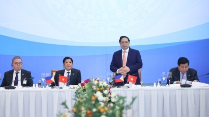 PM suggests Vietnam & Philippines cooperate in digital transformation and green transition