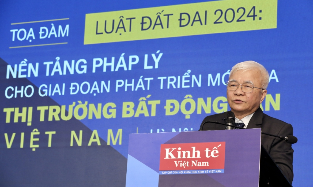 TS. Chử Văn Lâm, Tổng Biên tập Tạp chí Kinh tế Việt Nam phát biểu khai mạc Tọa đàm. Ảnh: Việt Dũng.