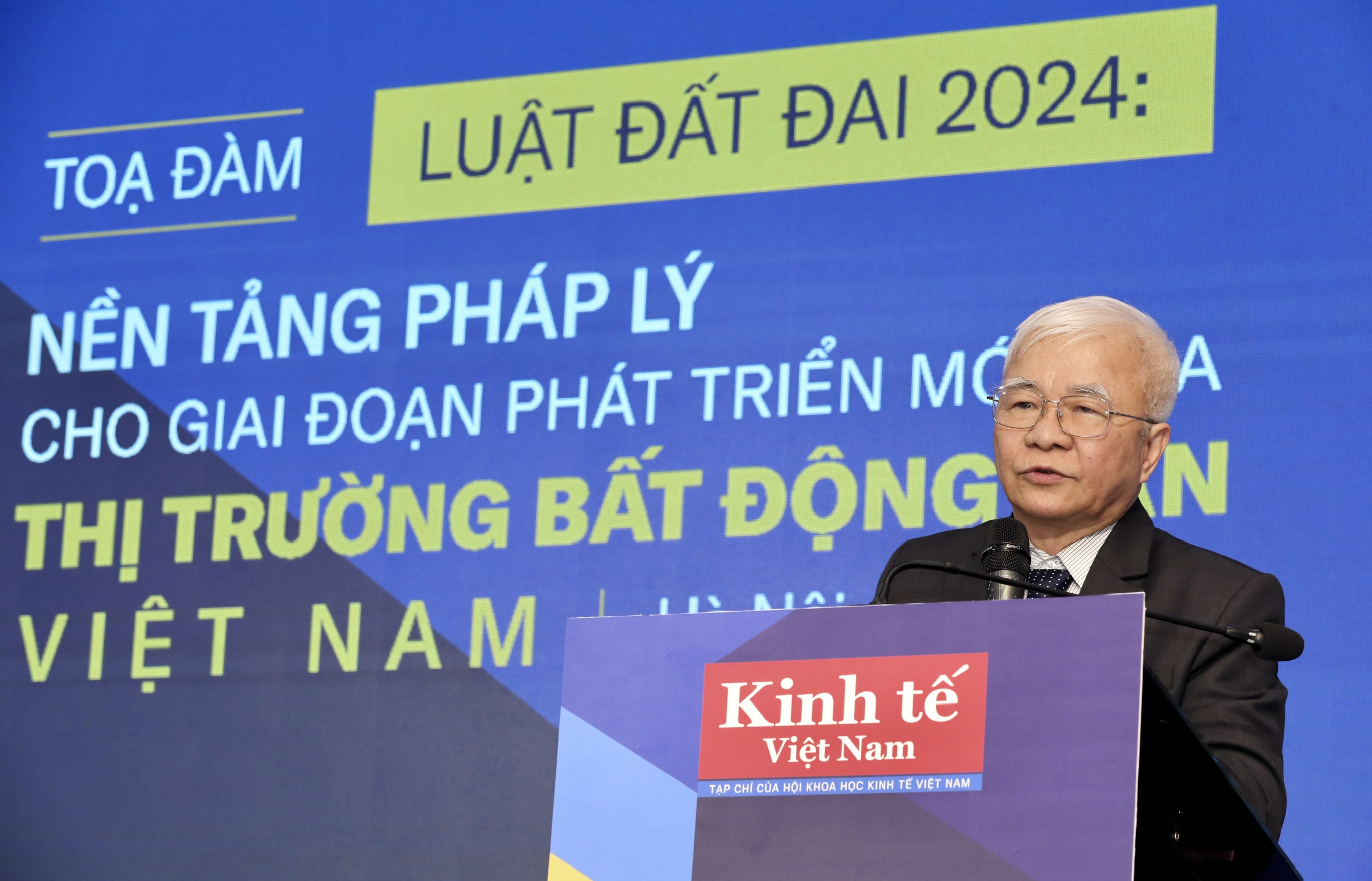 TS. Chử Văn Lâm, Tổng Biên tập Tạp chí Kinh tế Việt Nam phát biểu khai mạc Tọa đàm. Ảnh: Việt Dũng.