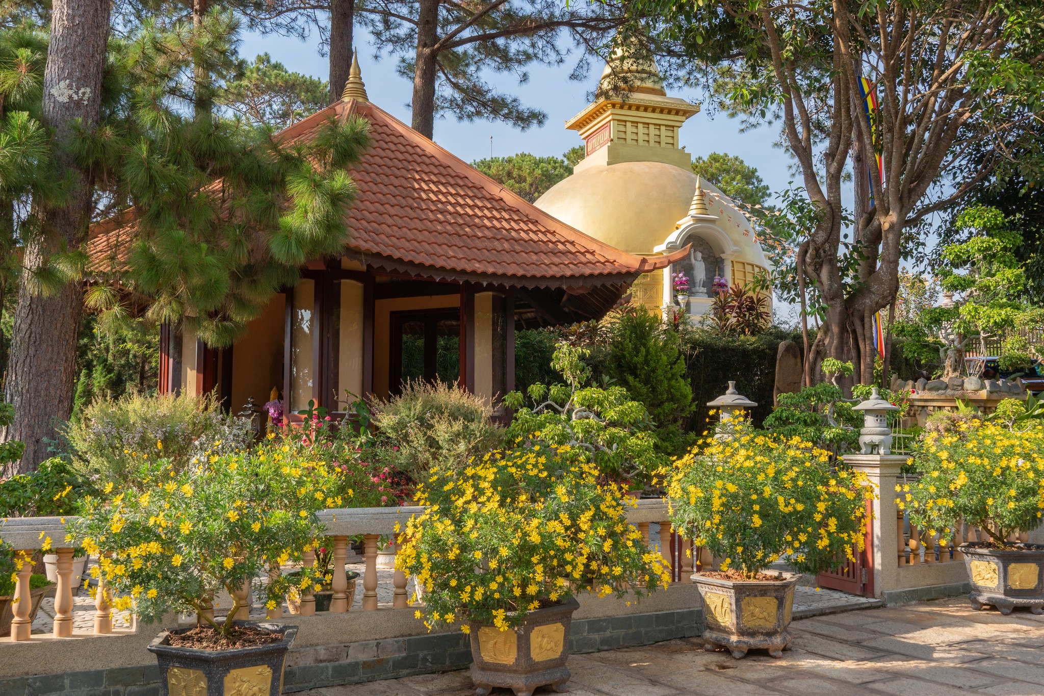 C&aacute;c điểm du lịch văn ho&aacute; t&acirc;m linh tại L&acirc;m Đồng như Thiền viện Tr&uacute;c L&acirc;m lu&ocirc;n c&oacute; sức h&uacute;t ri&ecirc;ng đối với du kh&aacute;ch trong v&agrave; ngo&agrave;i nước.&nbsp;