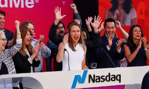 Forbes đã vinh danh Anne Wojcicki, giám đốc điều hành của 23andMe và là người nổi tiếng ở Thung lũng Silicon, là “tỷ phú tự thân mới nhất”. Ảnh: WSJ