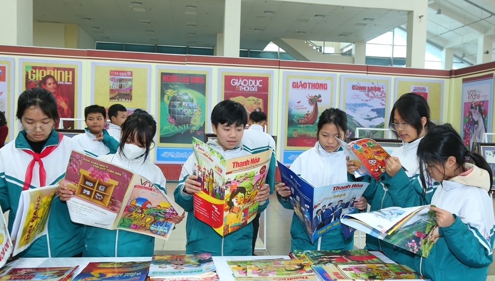 Sự kiện tr&ecirc;n thu h&uacute;t&nbsp;đ&ocirc;ng đảo học sinh đến tham quan c&aacute;c gian trưng b&agrave;y