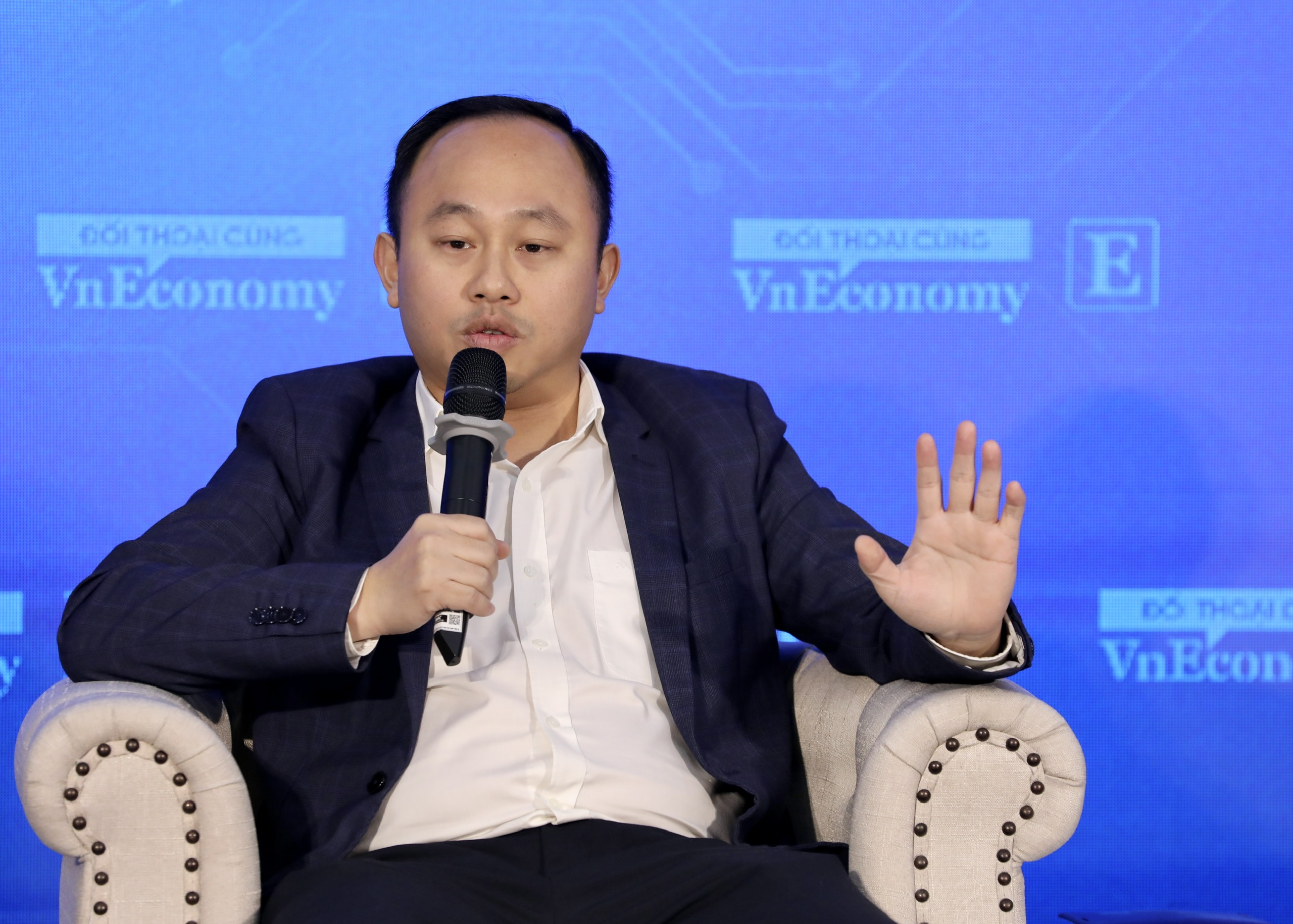 Mr. Vu Viet Hung, Deputy Head of the Legal Department at the Vietnam Bank for Agriculture and Rural Development (Agribank).