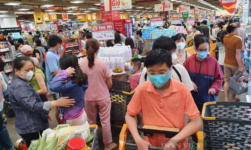 Tổng mức bán lẻ hàng hóa và doanh thu dịch vụ tiêu dùng tháng 1 của TP.HCM  tăng 24,4% so với cùng kỳ. Ảnh minh hoạ