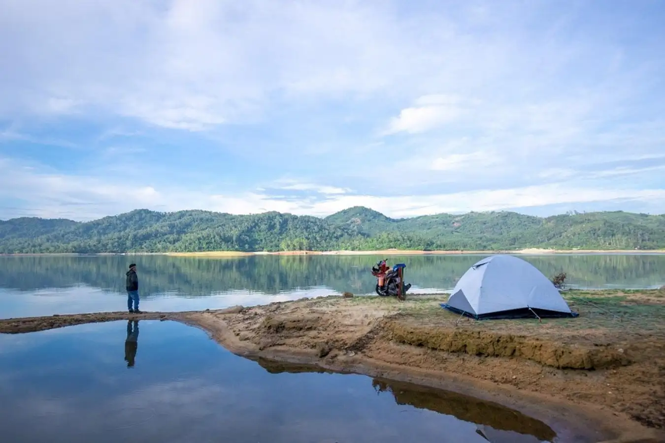 Hồ Phú Ninh là một hồ nước nhân tạo có diện tích hơn 23.000ha - hiện đang là hồ nhân tạo có diện tích lớn thứ 2 ở nước ta.