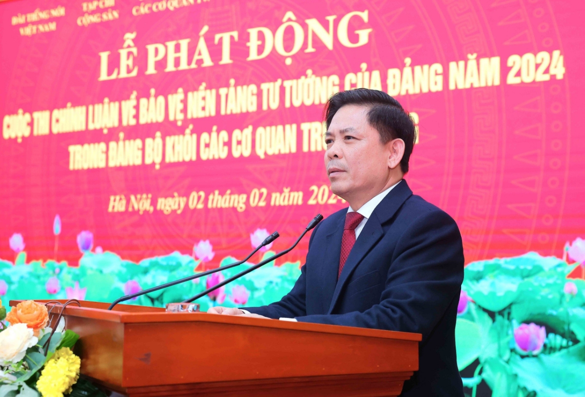 Bí thư Đảng ủy Khối Nguyễn Văn Thể phát biểu tại lễ phát động.