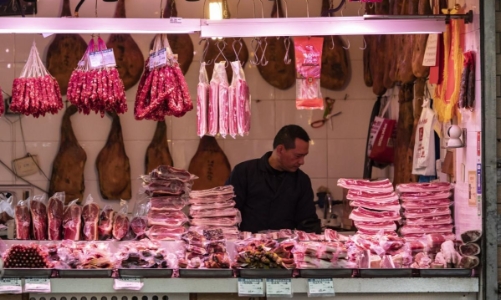 Suy giảm kinh tế ở Trung Quốc nhìn từ thị trường thịt lợn dịp Tết