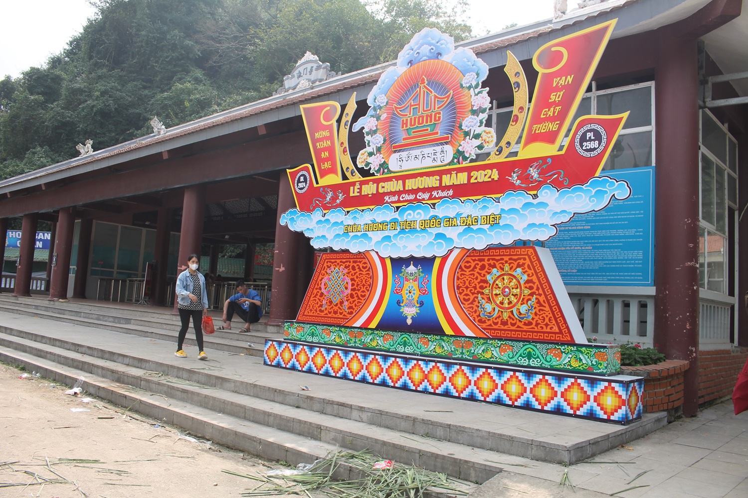 Quanh cảnh Trạm kiểm so&aacute;t v&eacute; ở bến Thi&ecirc;n Tr&ugrave;