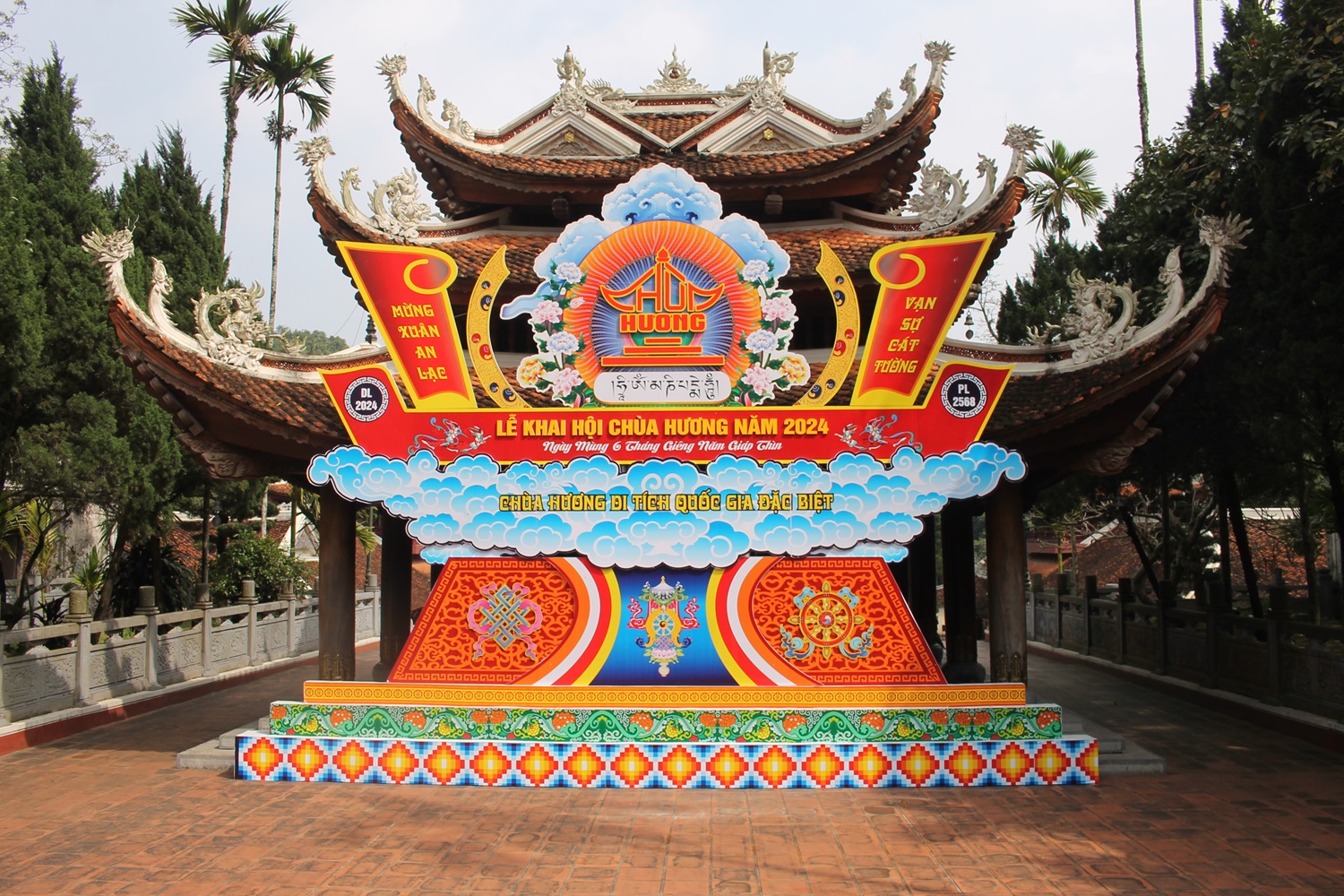 Chùa Thiên Trù đã trang trí chuẩn bị cho Lễ khai hội