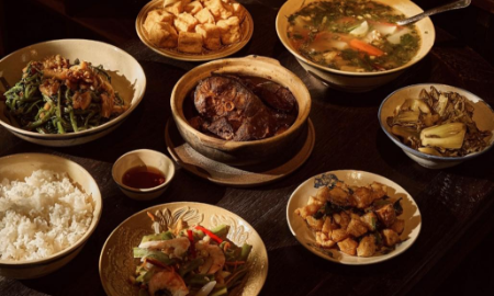 Mâm cơm truyền thống tại nhà hàng Tầm Vị.