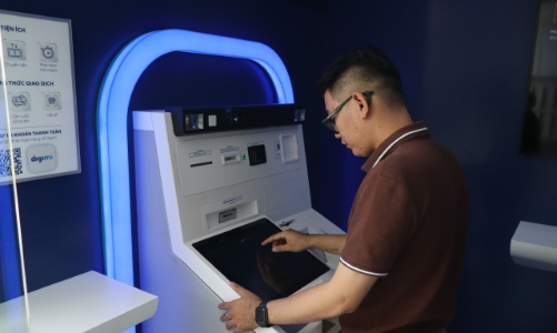 Ngân hàng “làm việc” xuyên Tết Nguyên đán