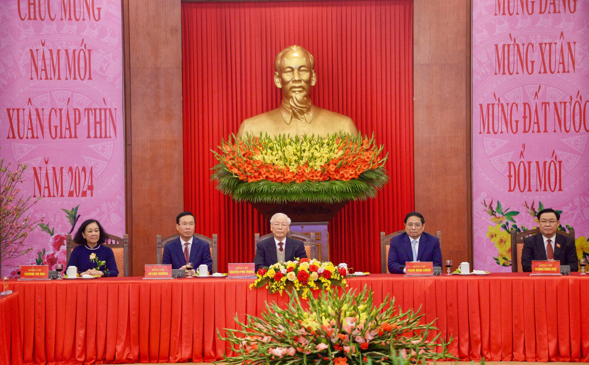 Tổng Bí thư Nguyễn Phú Trọng nhấn mạnh đến trọng tâm năm 2024 là phấn đấu hoàn thành ở mức cao nhất các nhiệm vụ phát triển kinh tế - xã hội - Ảnh: VGP
