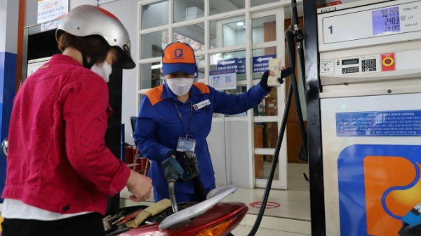 Giá xăng dầu có kỳ giảm đầu tiên sau Tết