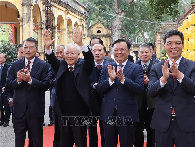 Tổng Bí thư Nguyễn Phú Trọng đến dâng hương tại Khu di tích Hoàng thành Thăng Long-Di sản văn hóa thế giới - Ảnh: TTXVN