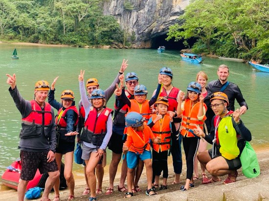 Kh&aacute;ch du lịch 