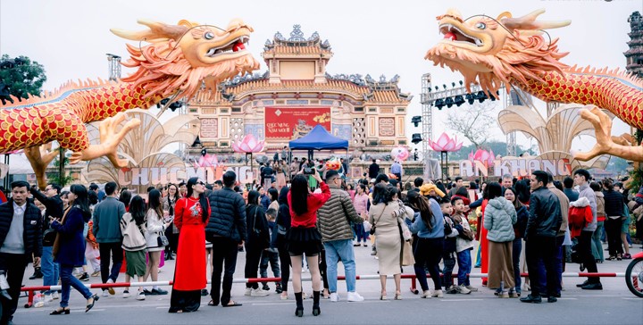 Lượng khách du lịch tại các tỉnh Bắc Trung Bộ tăng mạnh trong dịp Tết Nguyên đán Giáp Thìn 2024