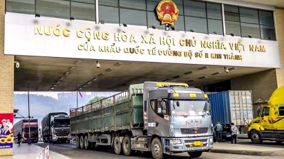 Trade robust at border gates with China