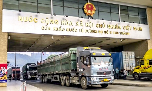 Nhộn nhịp thông quan cửa khẩu phía Bắc sau Tết Nguyên đán
