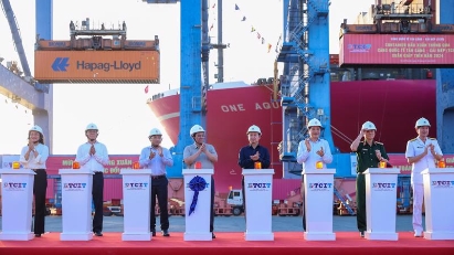 PM launches new year of operations at Tan Cang - Cai Mep Port