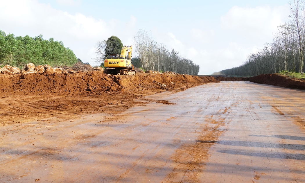 Các đơn vị thi công dự án cao tốc đoạn Vạn Ninh - Cam Lộ đang tích cực ra quân ngay từ đầu năm