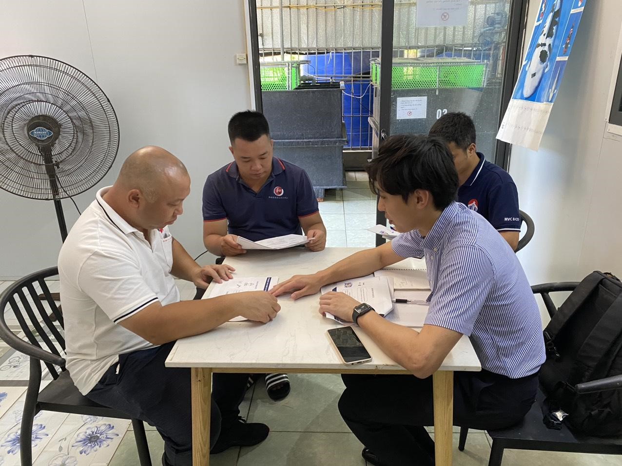 Khi lựa chọn nhà thầu thi công cần có hợp đồng và tiến độ công việc rõ ràng.