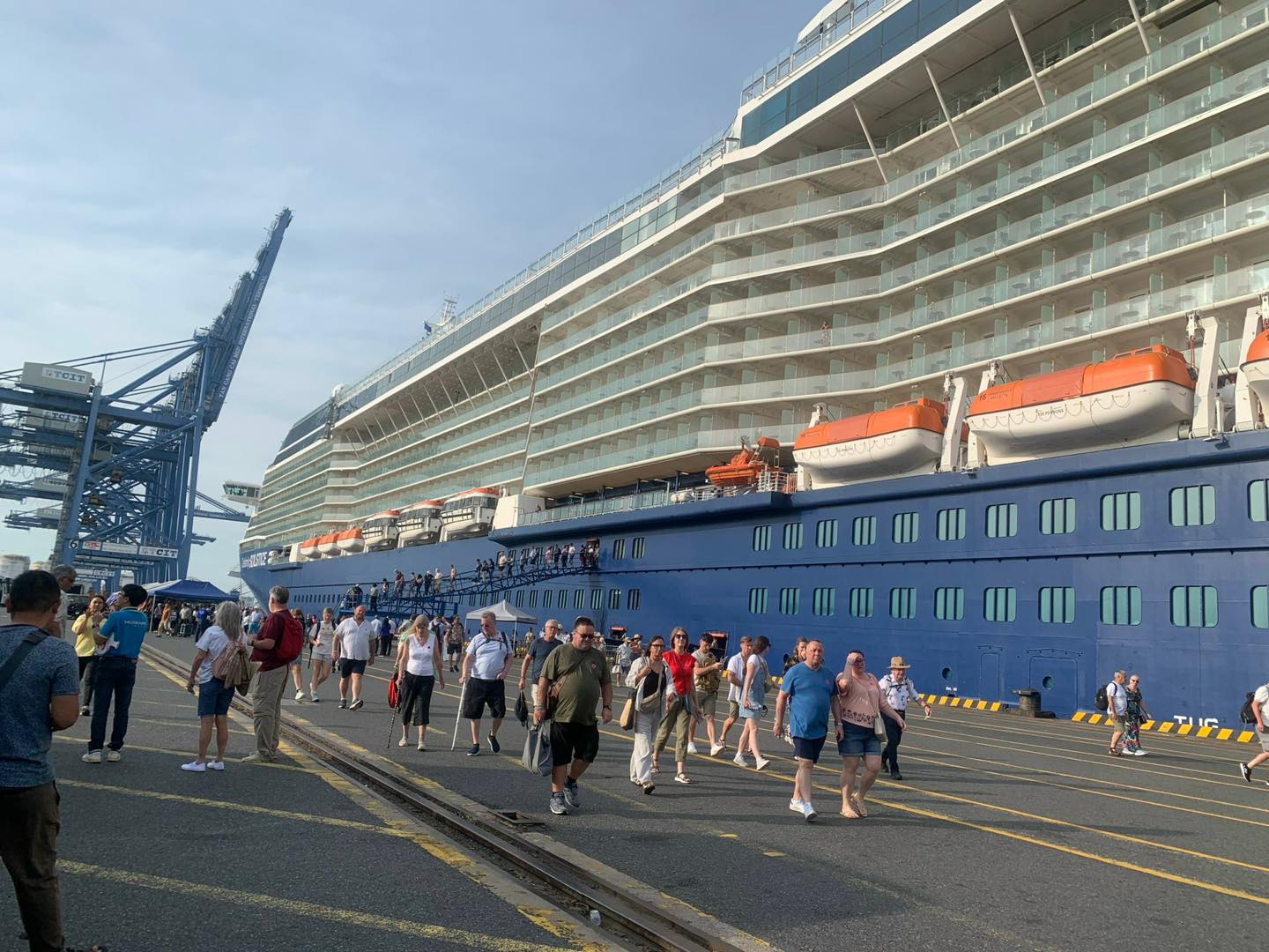 Kh&aacute;ch quốc tế đến TP.HCM ước đạt khoảng 75.000 lượt, tăng 15,4% so với c&ugrave;ng k&igrave; năm 2023.