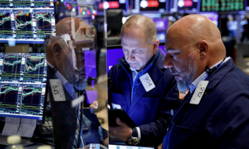 Chứng khoán Mỹ lập kỷ lục mới, giá dầu tăng bất chấp dự báo ảm đạm về nhu cầu