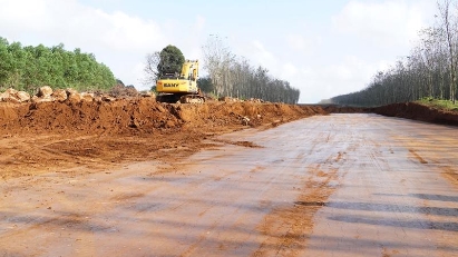 Site clearance for Van Ninh - Cam Loc expressway section hits 87%