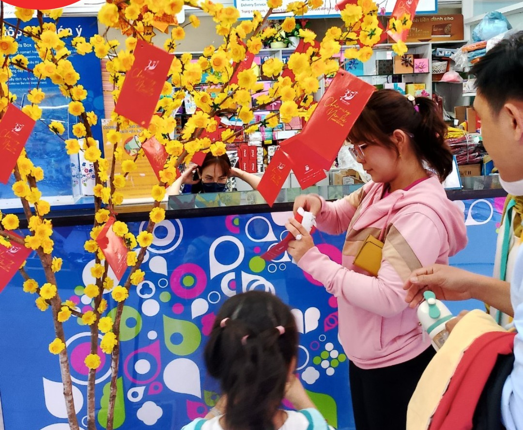 Ghi nhận tại một số si&ecirc;u thị, c&aacute;c kệ h&agrave;ng đ&atilde; được lấp đầy h&agrave;ng mới, mọi hoạt động đ&atilde; trở lại b&igrave;nh thường.