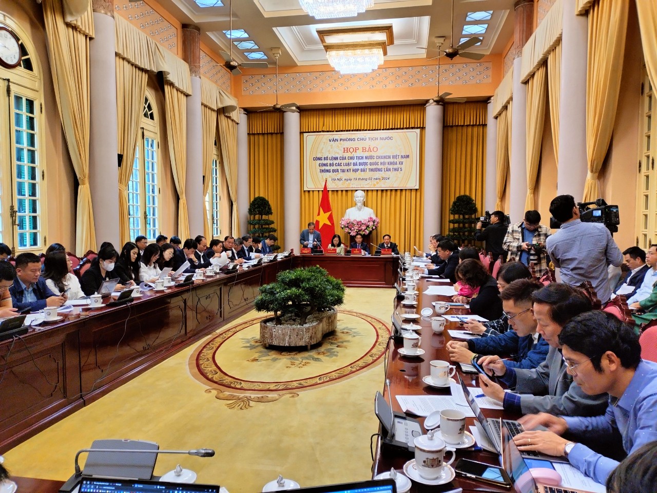 Văn ph&ograve;ng Chủ tịch nước họp b&aacute;o c&ocirc;ng bố lệnh của Chủ tịch nước c&ocirc;ng bố Luật Đất đai v&agrave; Luật C&aacute;c tổ chức t&iacute;n dụng.