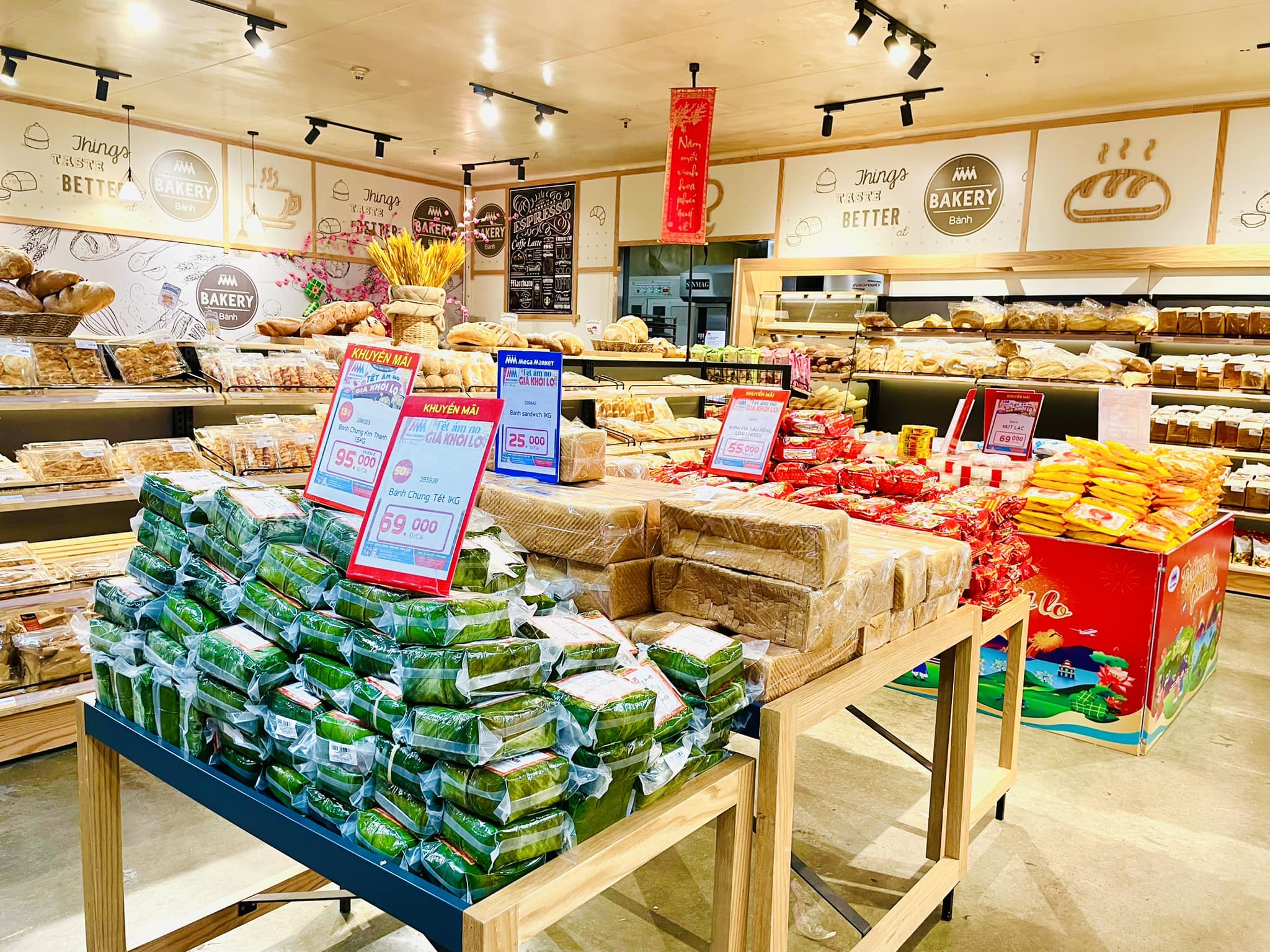 Đa số kh&aacute;ch h&agrave;ng chủ yếu mua thực phẩm, đặc biệt l&agrave; rau củ quả, thịt b&ograve;, thủy hải sản... d&ugrave;ng trong bữa ăn hằng ng&agrave;y.