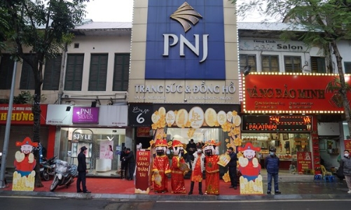 Vì đâu cổ phiếu PNJ rớt mạnh ngày vía Thần tài, nhiều người đổ xô đi mua vàng? 