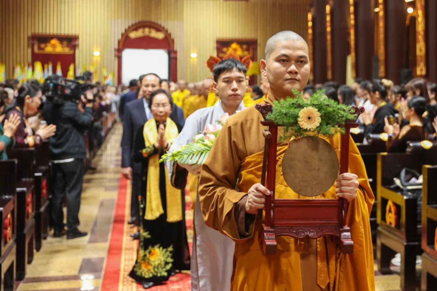 Chư Tăng và quan khách quang lâm vào dự lễ khai hội Xuân Yên Tử 2024. Ảnh: Chu Khôi.