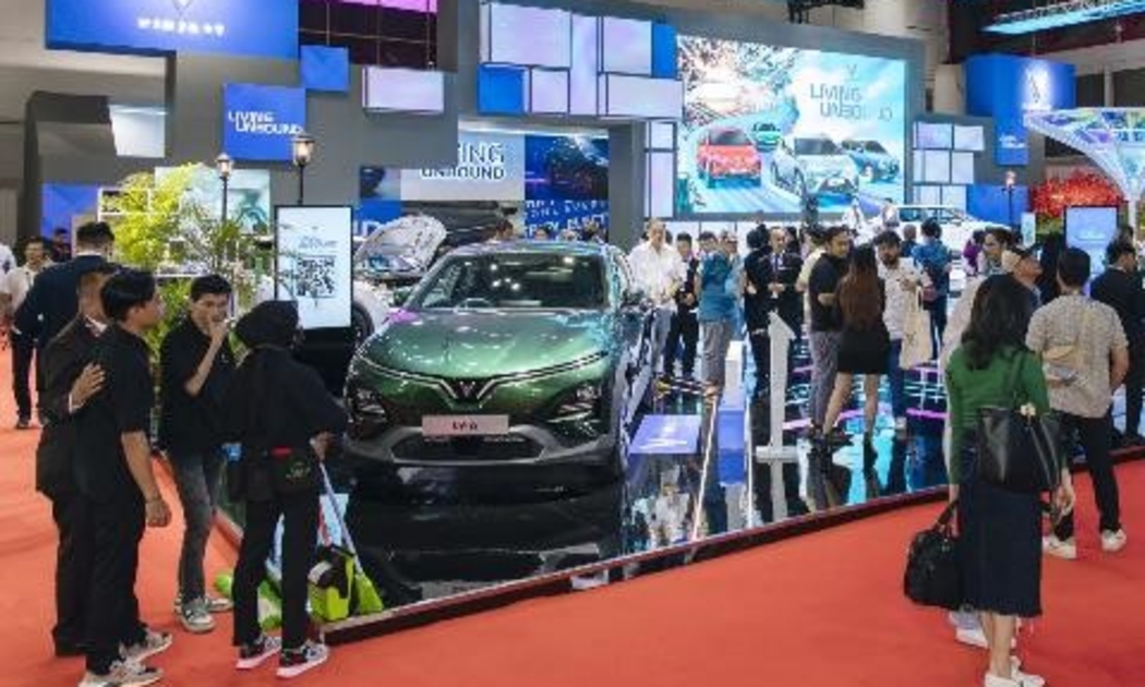 VinFast thu hút sự quan tâm của công chúng trong lần đầu tham dự triển lãm IIMS 2024.