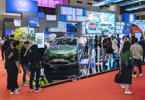 VinFast thu hút sự quan tâm của công chúng trong lần đầu tham dự triển lãm IIMS 2024.