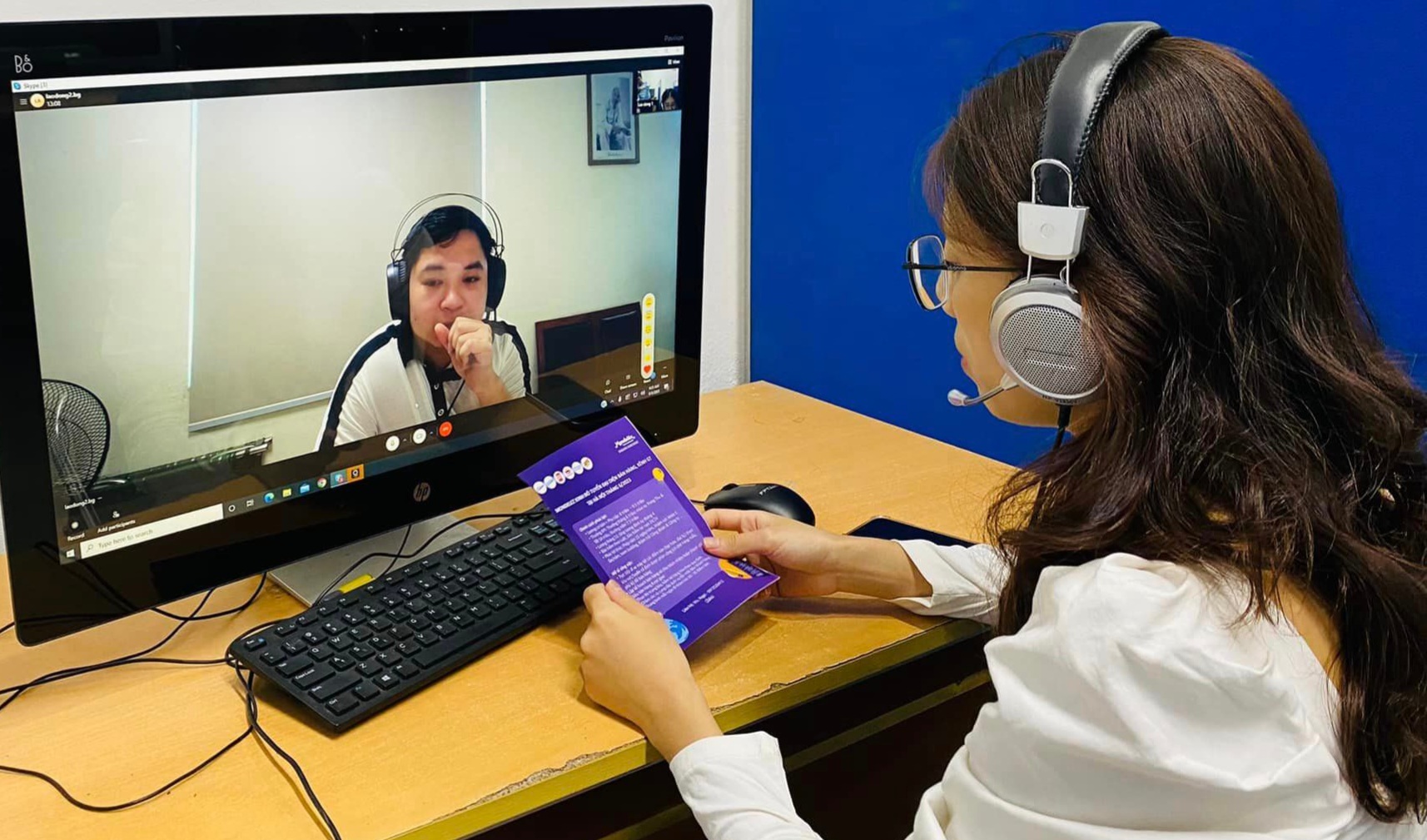 Tăng tần suất tổ chức các phiên giao dịch việc làm trực tuyến để hỗ trợ người lao động tìm việc dù ở bất cứ đâu. Ảnh - N.Dương.