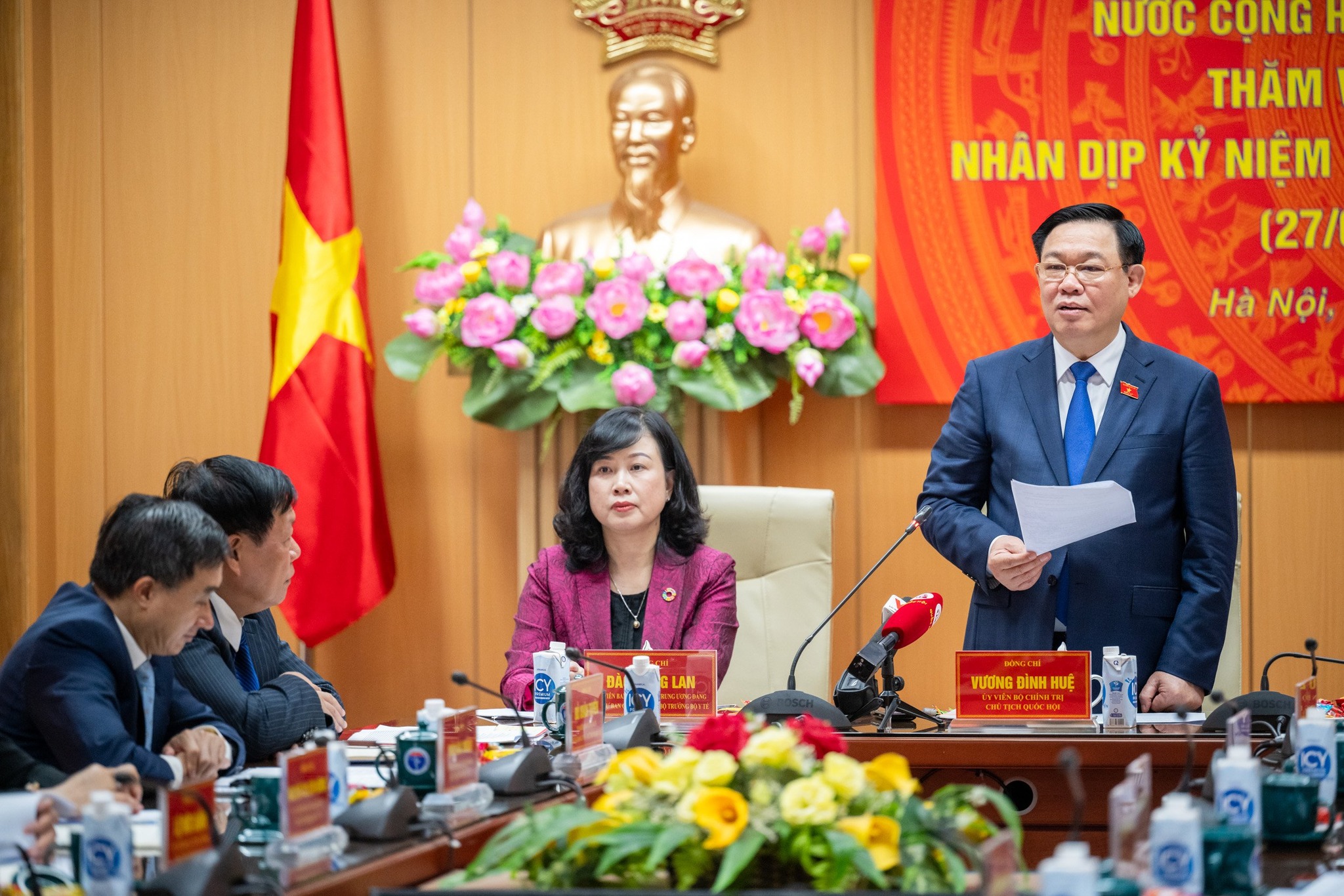 Chủ tịch Quốc hội và Đoàn công tác thăm và làm việc với Bộ Y tế. Ảnh: Hà Quyên.