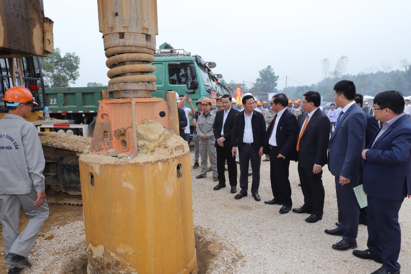 Thanh Hoa begins construction of road linking North-South Expressway with seaport