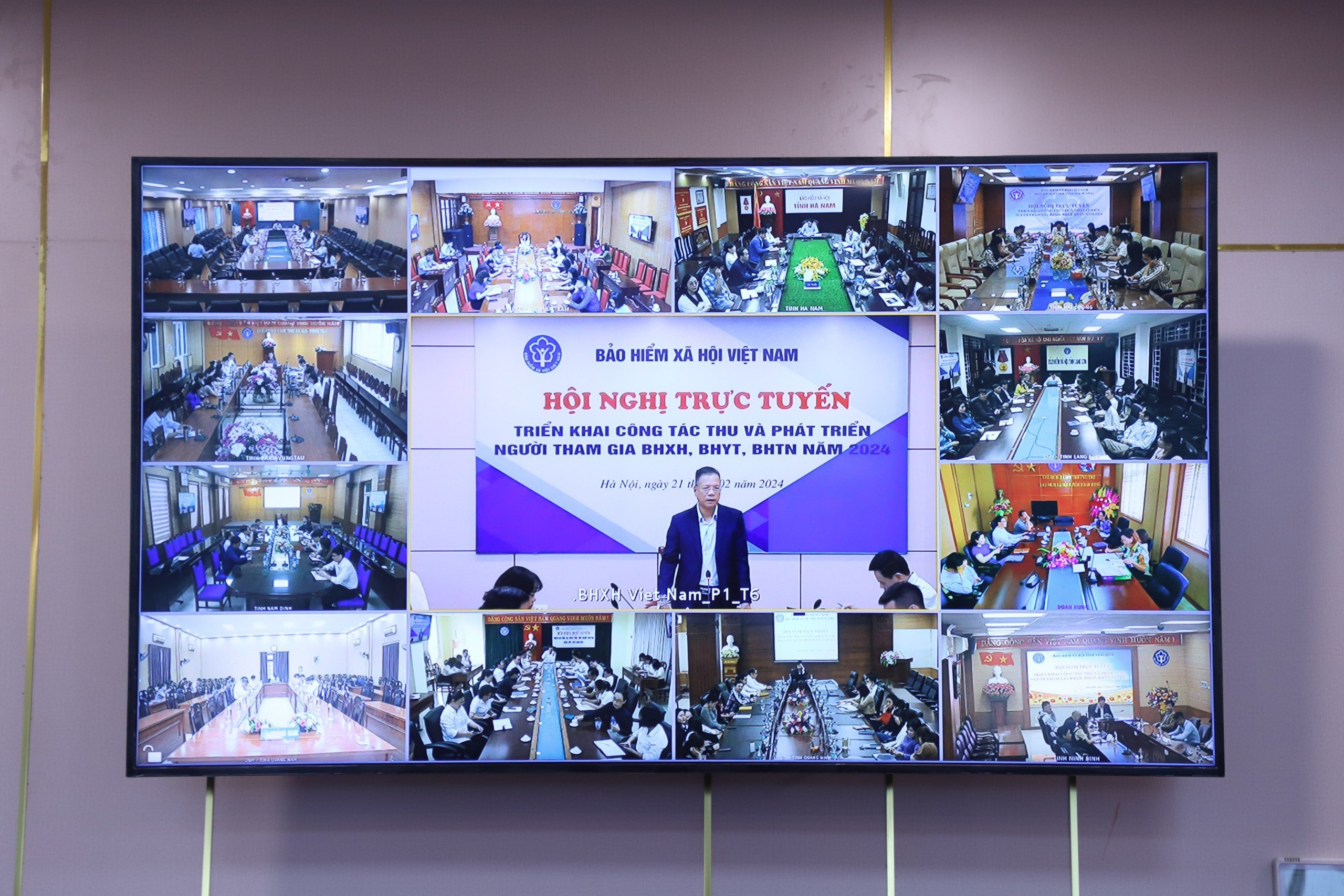 Hội nghị trực tuyến với Bảo hiểm x&atilde; hội c&aacute;c địa phương.