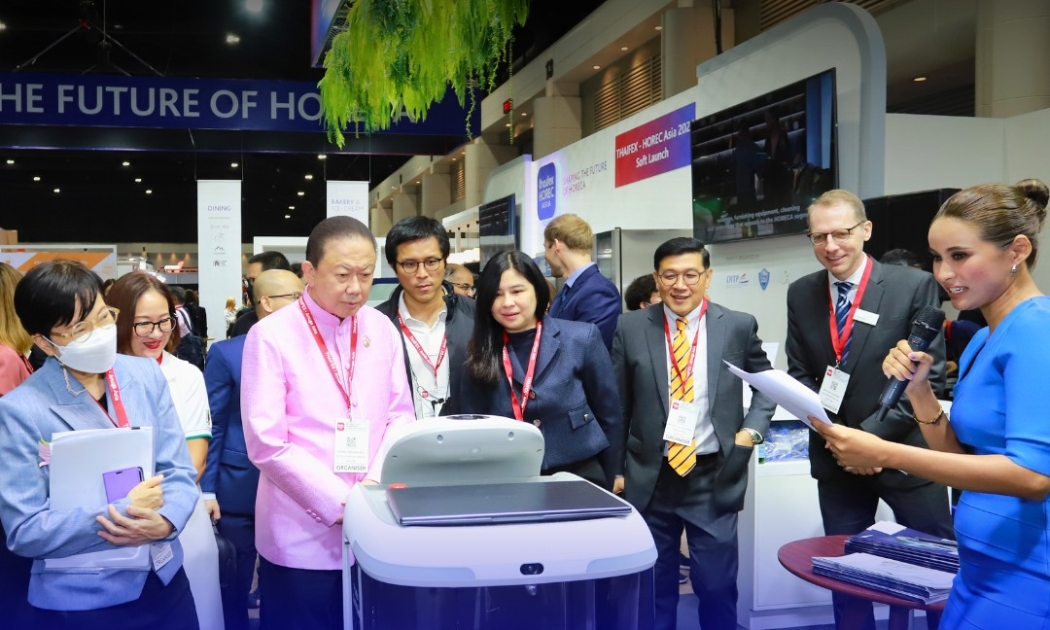Đại diện của Koelnmesse và đơn vị đồng tổ chức tham quan HOREC 2023.