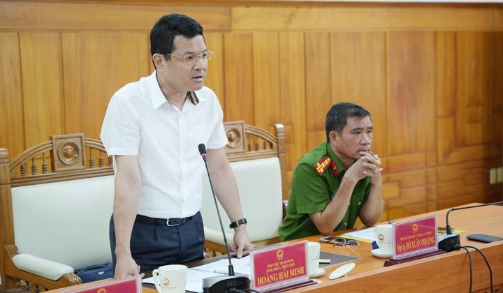Phó Chủ tịch UBND tỉnh Thừa Thiên Huế Hoàng Hải Minh phát biểu tại cuộc họp
