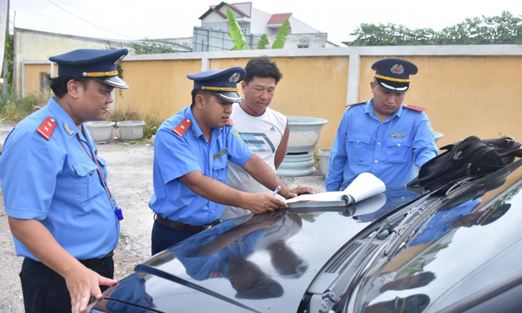 Chưa cấp mới, cấp lại phù hiệu, biển hiệu đối với đơn vị kinh doanh vận tải vi phạm về truyền dữ liệu, tốc độ, thời gian làm việc của lái xe mà không chấn chỉnh.